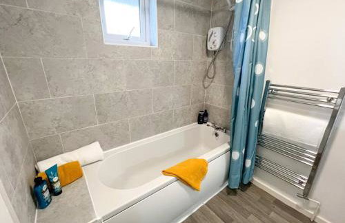 2 Bedroom Flat - Free Parking - Foto 7