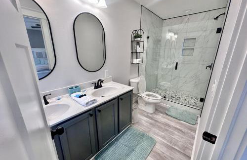 Luxury Waterfront Retreat with Hot Tub Near Acadia - Foto 4