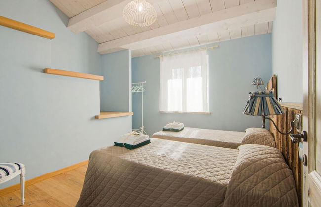 Chic Villa in Acqualagna with Hot Tub in Pool & Private Garden - Foto 10