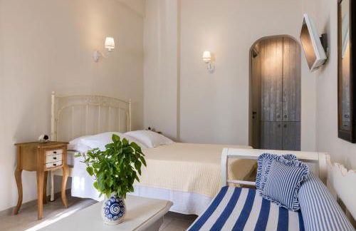 Monachofolitses - Photo 4