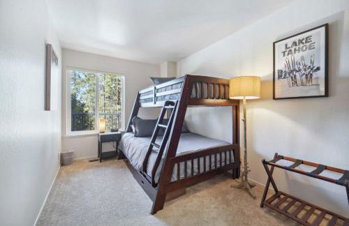 10 Mi to Palisades Tahoe! Condo with Game Room - Foto 18