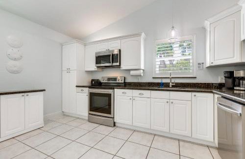 Private Pool + Backyard: Villa in North Palm Beach - Foto 9