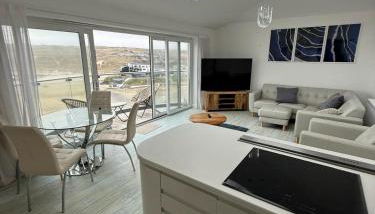 Stylish beachfront penthouse - Foto 4