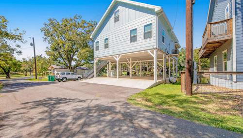 Lakefront Dog-Friendly Home with Kayaks, SUP's, Huge Screened Porch - Photo 3