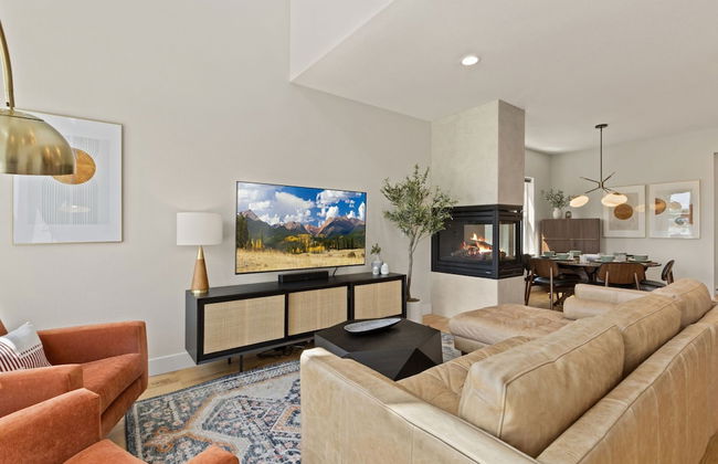 Contemporary Gem - Rooftop Deck & Private Hot Tub! - Foto 1