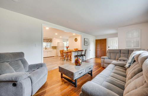 Winston-Salem Home on 2 Acres - Spacious Deck! - Foto 6