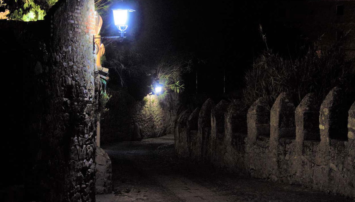 Castelo de Trujillo ao anoitecer