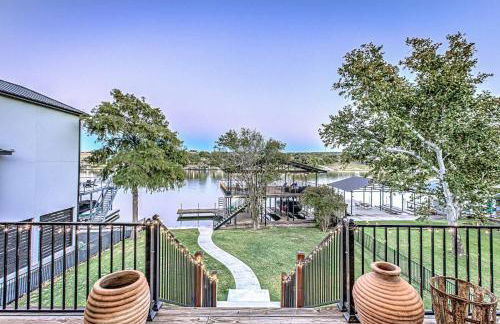 Immaculate Waterfront Family Home for 16 w Private Dock - Foto 6