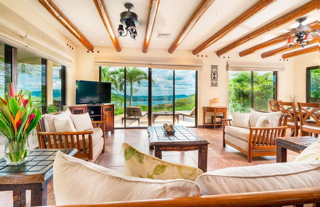 Hacienda-style Villa With Pool and Sweeping Ocean Views Above Potrero - Photo 18