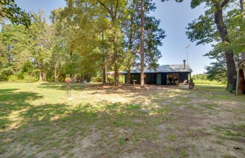 Secluded Getaway on ~10 Acres in The Piney Woods! - Foto 26