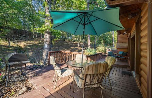 Luxury Rock Creek Cabin w Deck by Lake Hamilton - Foto 28