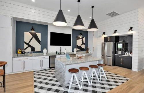 Landing Amazing 3BD Pool Yoga Studio - Photo 33