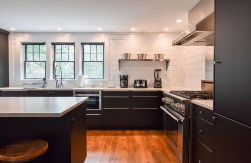 Gorgeous Renovation Walk to Water - Photo 10