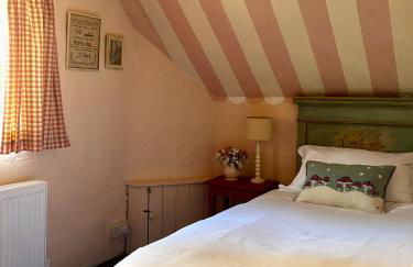 Unique Old Bakery Retreat - Photo 12