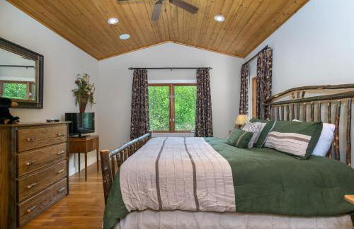 Fireside Retreat Hot Tub, Game Area, Fire Pit & Mountaintop Views! - Foto 23