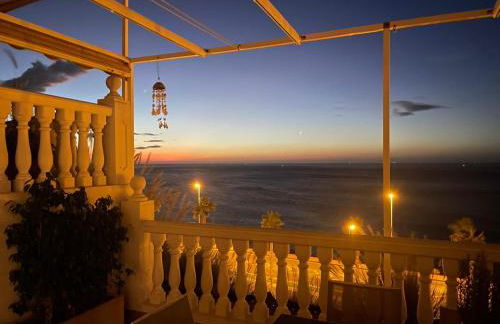 Seafront Townhouse with Stunning Mediterranean Views, community pool - Foto 43