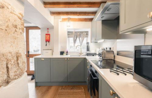 Mycock Cottage - Photo 9