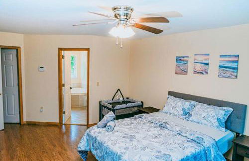 Gorgeous Cozy 5 Bedroom House with Hottub,Lake,Pool - Foto 24