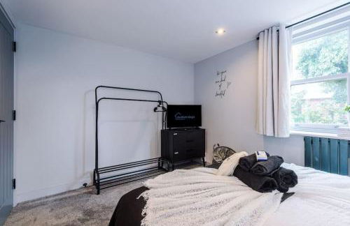 Incredible Home With Games Room, Sleeps 8, Parking Included, Perfect For Groups, Families, Contractors, Professionals - Photo 57