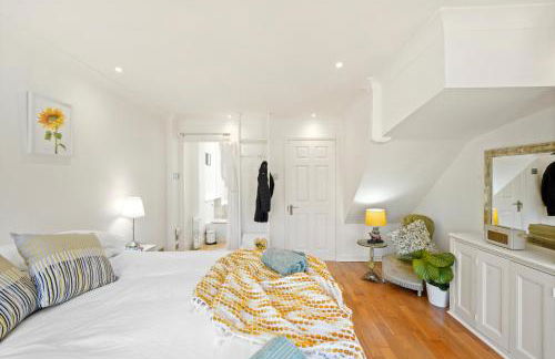 3 Bedroom Mews Home - Clapham Common - Free Private Parking - Sleeps 5 - Newly Refurbished - Sweetpea & Pillow Properties - Foto 20