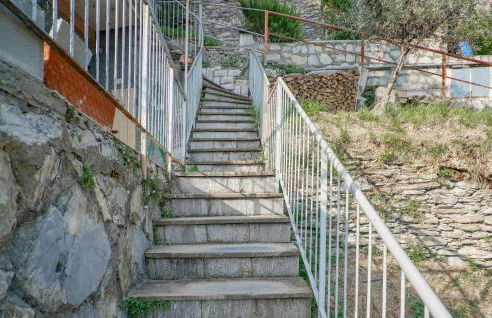 3 Bedroom Amazing Apartment In Avegno - Foto 17