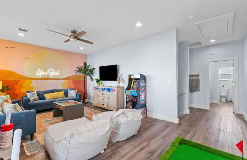 Beachfront oasis! Hot tub, gameroom, double deck!! - Foto 17