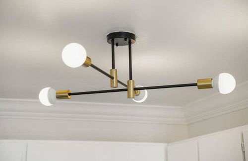 Charming 2BR Coastal Getaway in Pacifica - Photo 7