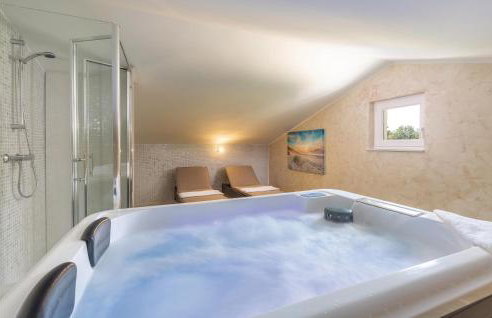 4 Bedroom Gorgeous Home In Pican - Photo 34