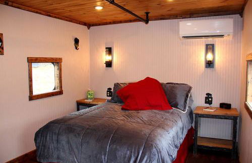 Glamping Caboose Rental Perfect for Families near Clyde, North Carolina - Foto 6