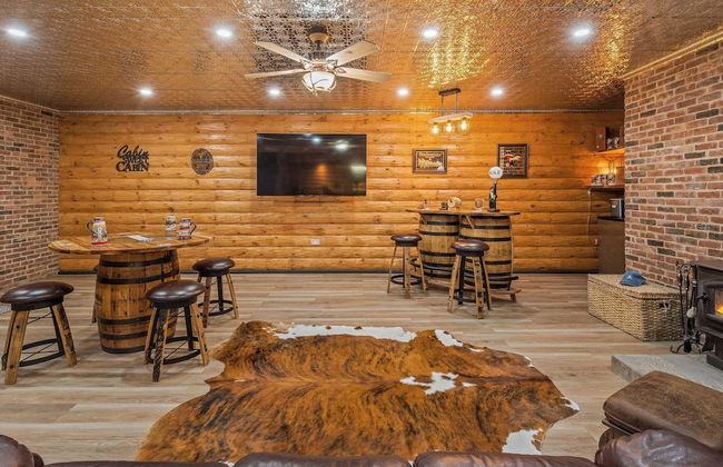 The Bigwood Cabin by Avantstay Hot Tub, Firepit, Pool Table, Private Yard - Photo 27