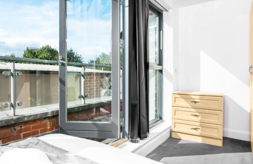 Three Bed House - Parking - Garden - Fast Wi-Fi 19LL - Foto 29