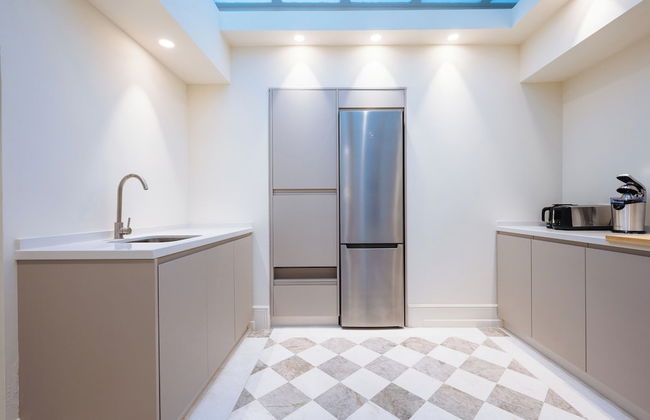 Luxurious Apartment with Patio and Pool - Foto 13