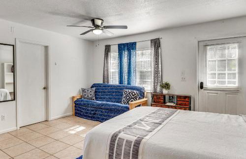 Wooded Couples Retreat with Lanai in Interlachen - Photo 8