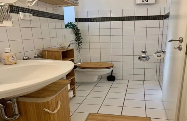 Inviting Holiday Home With Balcony or Terrace - Foto 18