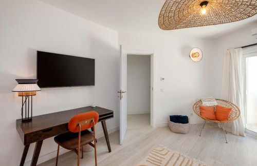 Charming Villa with Pool & Scenic Garden - Foto 38