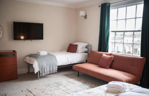 5 Bed Luxury Townhouse with Hot Tub, Rooftop Terrace, Perfect for Groups, Near Cruise Terminal - Foto 41