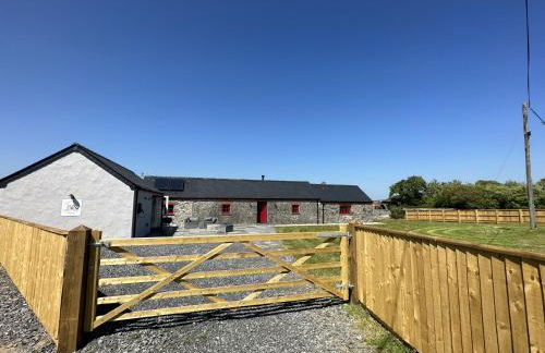 Beudy Howel - beautiful barn conversion with fire pit, close to beaches - Photo 3