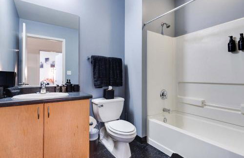 West Loop - City Views With In & Out Parking 6 - Photo 14