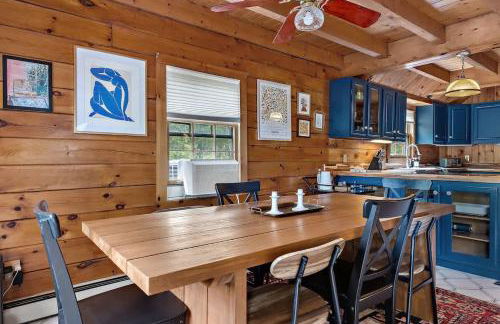 Cozy Athens Cabin on the Lake with Hot Tub & Backyard - Foto 6