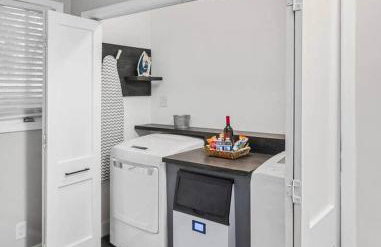 Quaint house, king bed 2min from down town - Photo 42