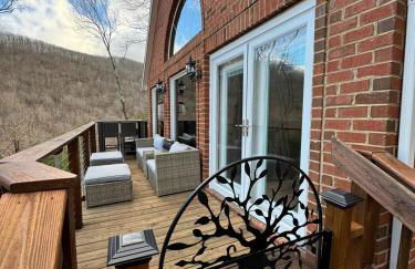 Romantic Getaway or Family Vacay with Mountain Views & Hot Tub - Foto 65