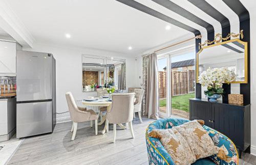 Keaton House - Close to City Centre - Free Parking, Spacious Garden, Fast Wifi and Smart TV by Yoko Property - Foto 3