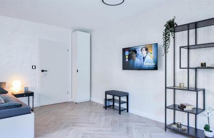 ALFA Stuttgart Doppelzimmer mit Teeküche und Terrasse Porsche Bosch l Gemeinschaftsbad WIFI SmartTV l Double room with kitchenette and terrace l shared bathroom BS21A5 - Foto 11