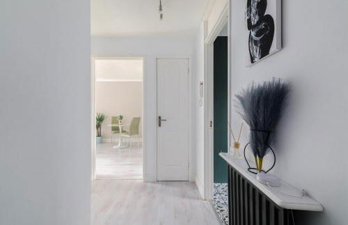 Stylish 1BD Canal-Side Flat with Private Garden - Foto 7