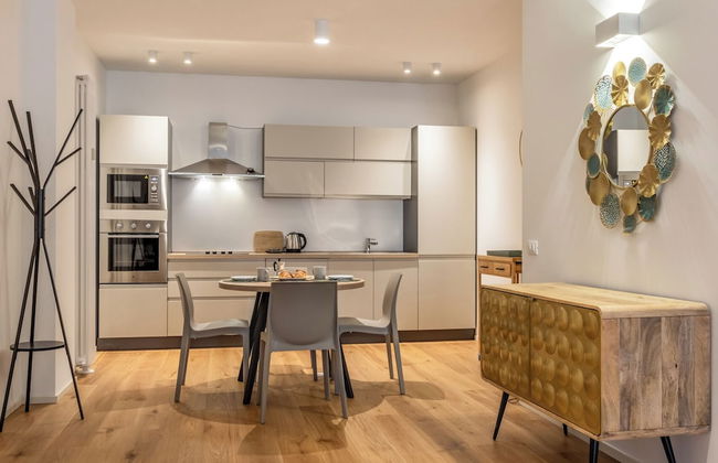 Charming Home - Photo 15