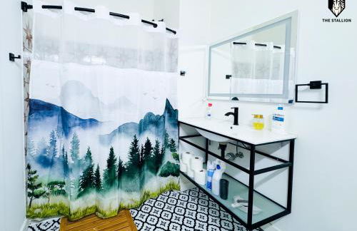 The Stallion #101 - 1BD Modern Loft with Private Patio - Walk to various attractions - Foto 8