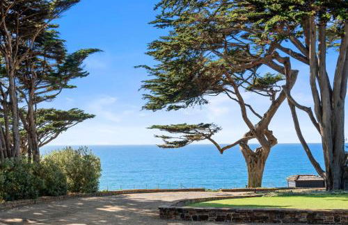 Distinguished Oceanfront Point Estate with Iconic Beach Mountain Vistas - Foto 26