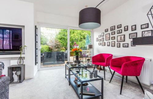 Very Large 5 Bed House Higham Ferrers family and contractors king beds Sky TV Pool Table Gym - Foto 15