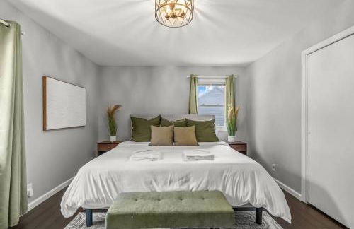 Zestlife-LuxuryEscape-ThemedRooms-Pool-GameRoom - Foto 49