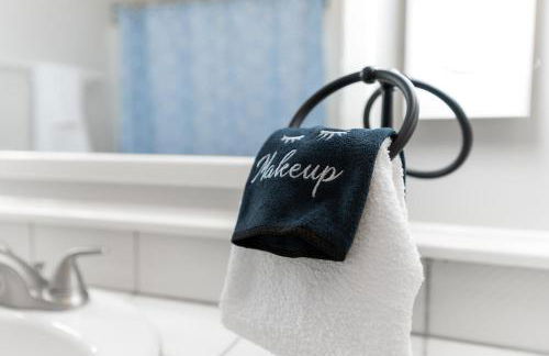 Seaside Serenity Steps to Beach Deck & Porch - Foto 74